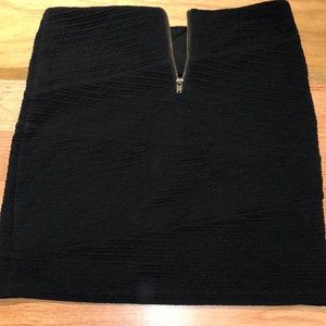 Textured mini skirt